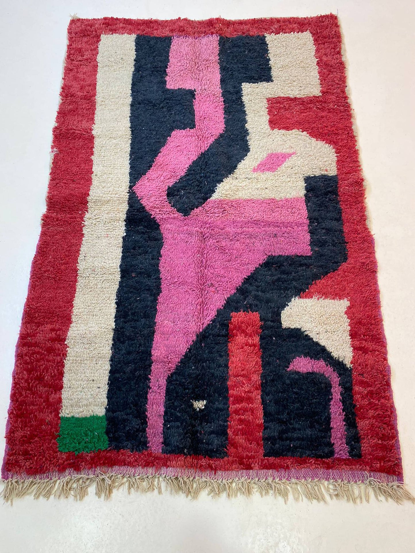 Tapis berbère marocain coloré, tapis en laine noué à la main sur mesure.