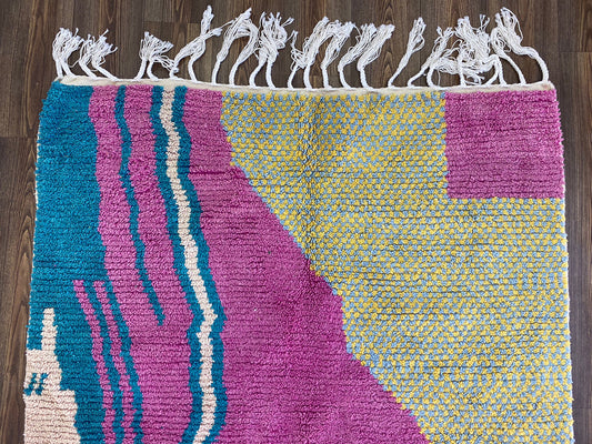 Tapis marocain coloré, tapis berbère personnalisé fait à la main pour le salon.