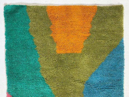 Tapis berbère marocain coloré, tapis en laine tissé à la main sur mesure.