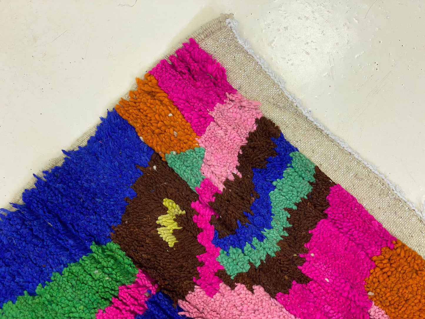 Tapis berbère marocain fait main, tapis unique noué à la main sur mesure.