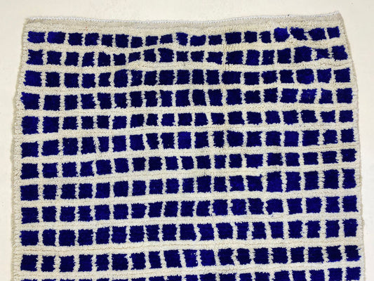 Tapis à carreaux noir et blanc, style marocain fabriqué à la main, tapis berbère personnalisé.