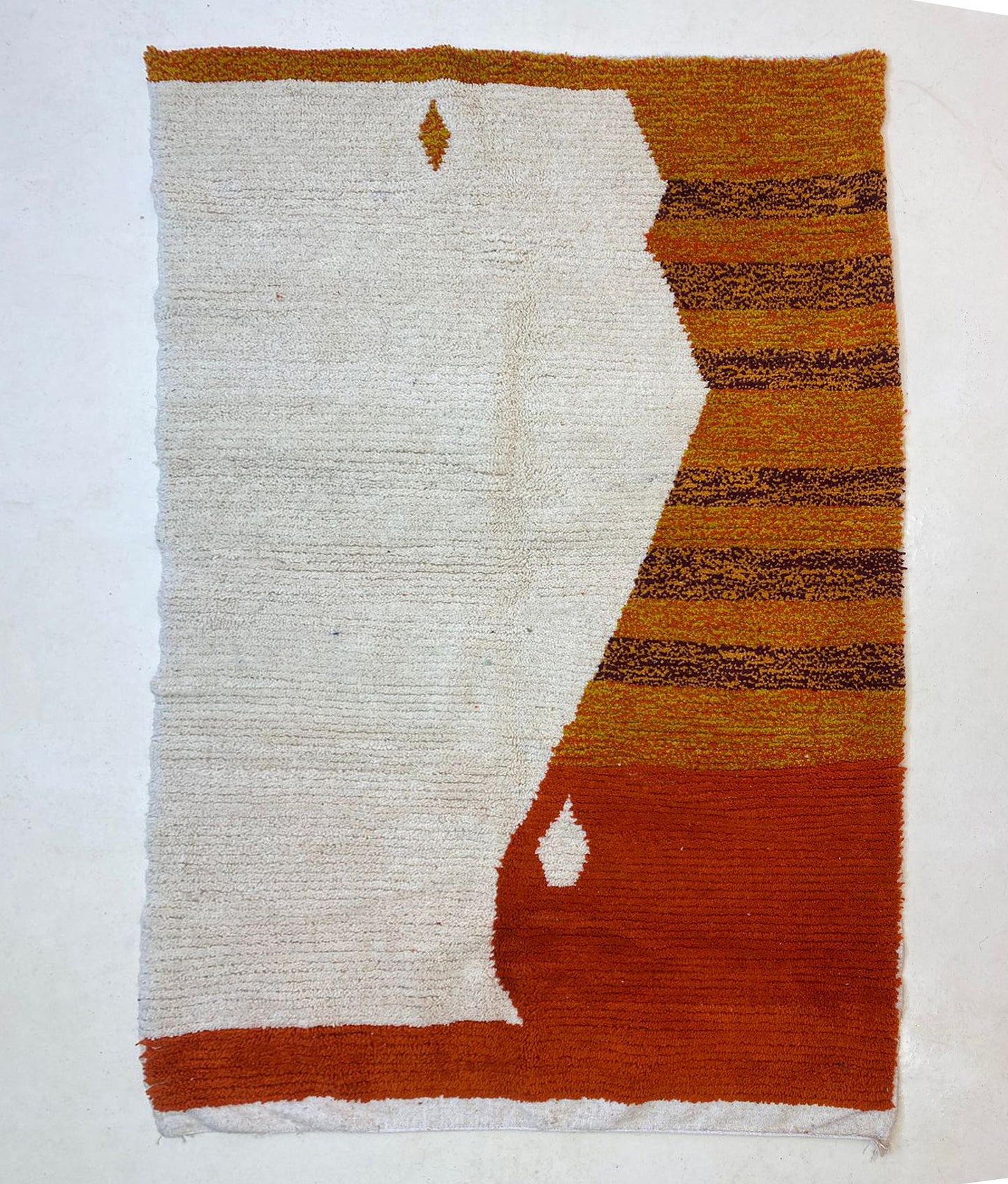 Tapis marocain personnalisé fait à la main, tapis de salon bohème vibrant.