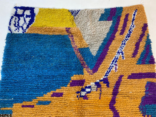 Tapis en laine tissé à la main d'inspiration marocaine pour le salon, design bohème personnalisé.