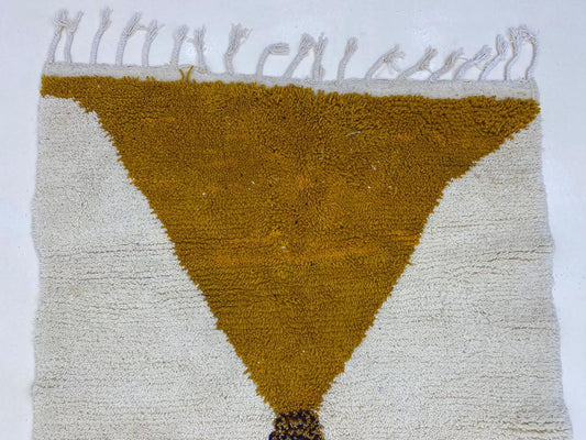 Tapis en laine marocain fabriqué à la main, tapis personnalisé audacieux pour le salon.