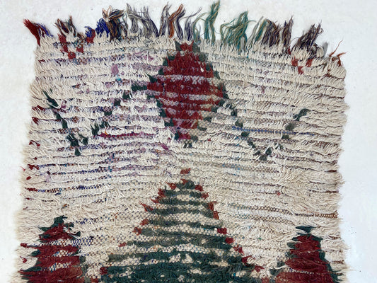 Tapis de couloir marocain vintage 2x9 avec diamants vibrants, décoration d'intérieur bohème.