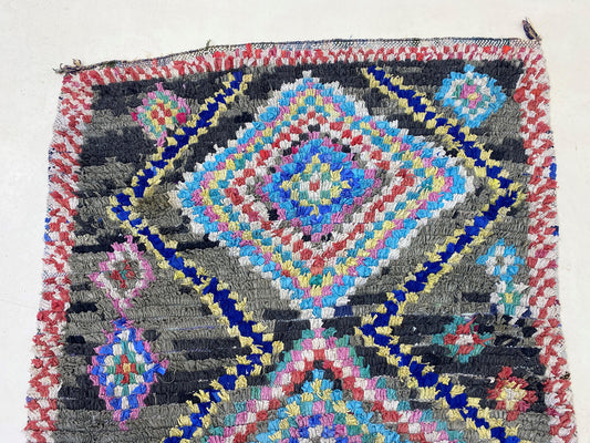 Tapis de couloir marocain Boucherouite 4x9, décoration bohème vintage pour votre maison.