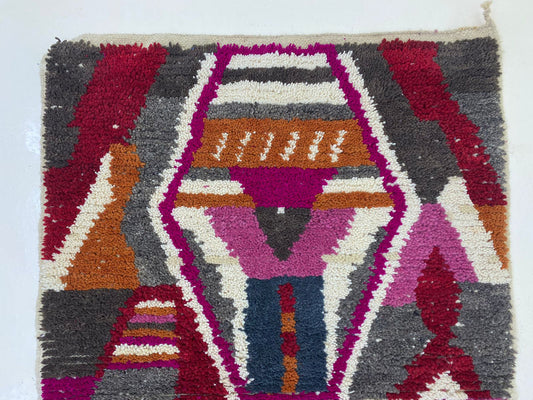 Tapis berbère personnalisé tissé à la main marocain, accent fait main unique pour la décoration du salon.