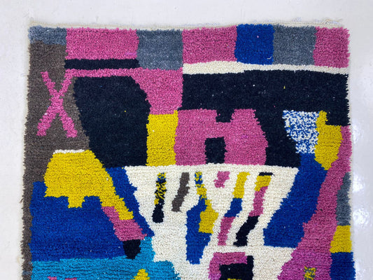 Tapis marocain personnalisé, tapis artisanal berbère unique, tapis abstrait fait main.
