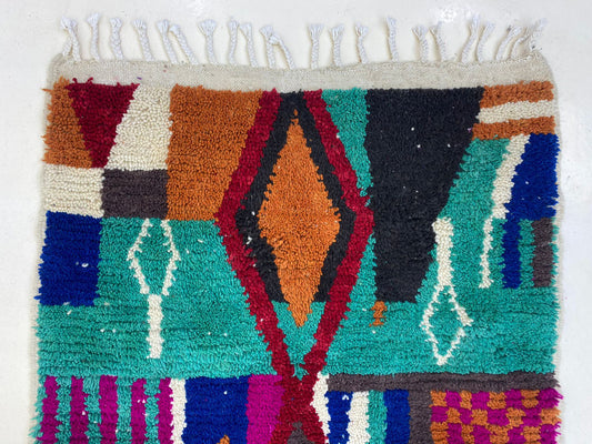 Tapis marocain coloré fait main sur mesure. Tapis de décoration d'intérieur bohème.