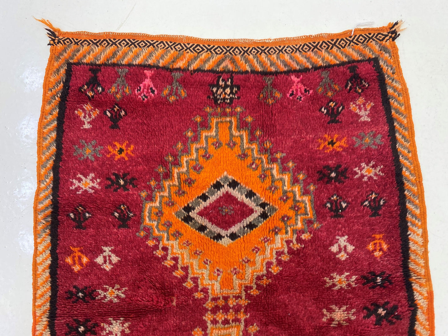 Tapis marocain vintage 3x4, petit design berbère.
