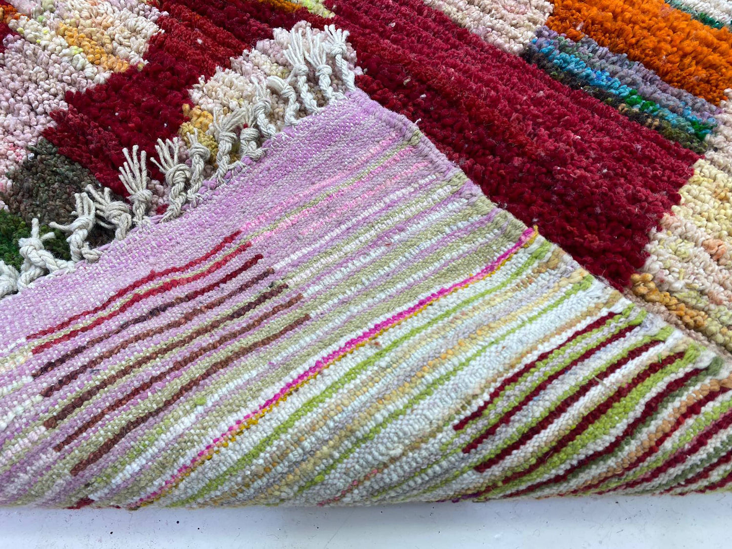 Tapis berbère marocain fabriqué à la main, tapis personnalisé unique.