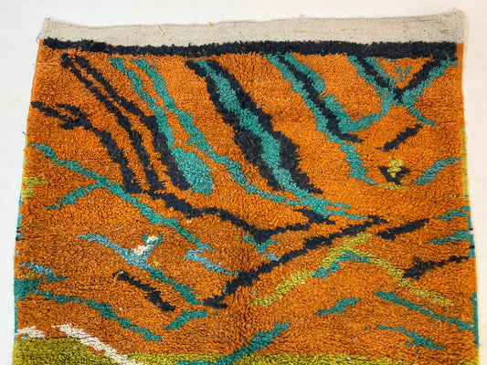 Tapis marocain en laine coloré fait main, tapis berbère personnalisé pour le salon.