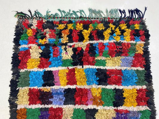 Tapis marocain Boucherouite 4x6, décor bohème coloré.