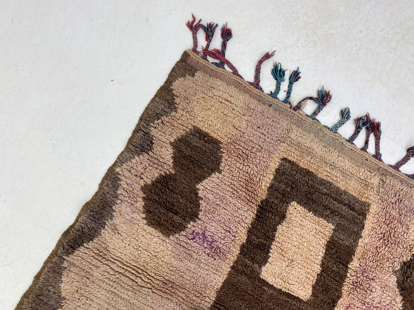 4x8 Moroccan Wool Area Rug for Cozy Home Decor.