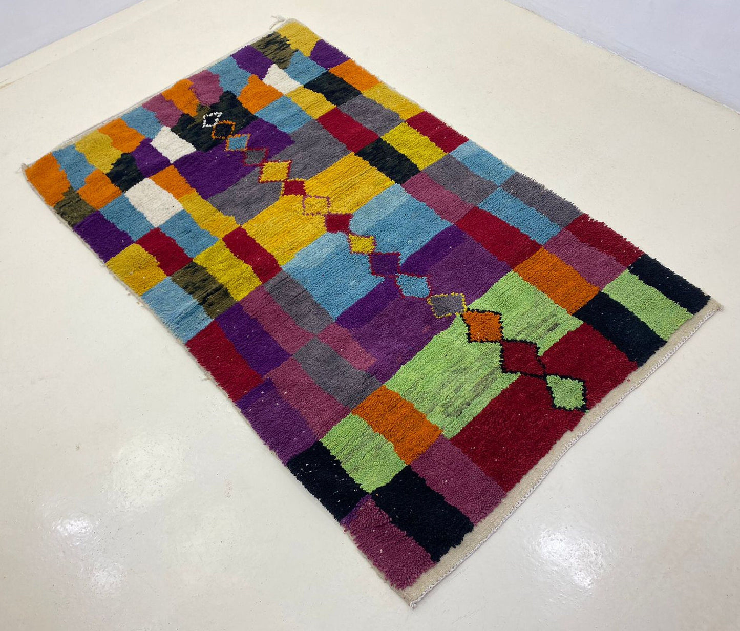 Tapis berbère marocain Boho Chic, élégance artisanale pour votre maison.