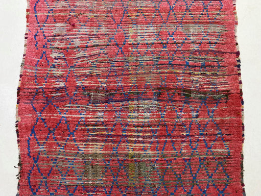 Grand tapis de couloir vintage marocain 4x11, décoration d'intérieur unique et colorée.