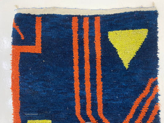 Tapis en laine tissé à la main sur mesure, tapis berbère marocain coloré.
