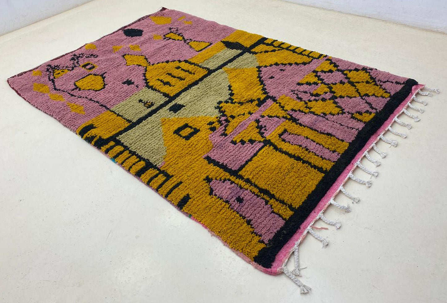 Tapis de cuisine marocain fait main, tapis berbère en laine colorée.