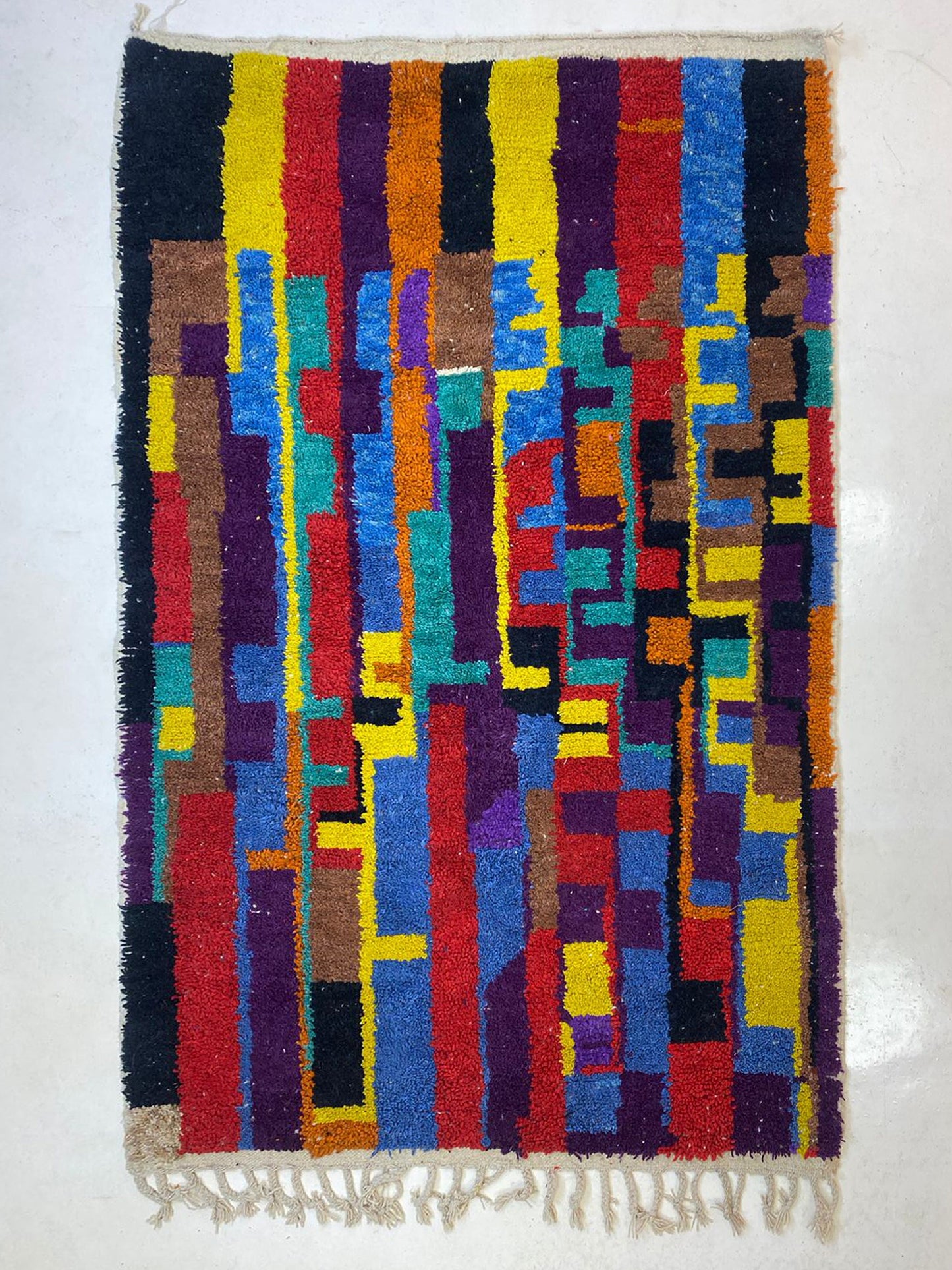 Tapis berbère marocain coloré personnalisé, tapis abstrait fait à la main pour votre espace.