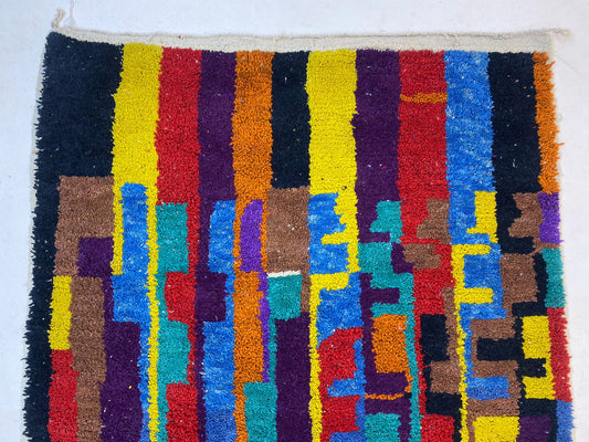 Tapis berbère marocain coloré personnalisé, tapis abstrait fait à la main pour votre espace.