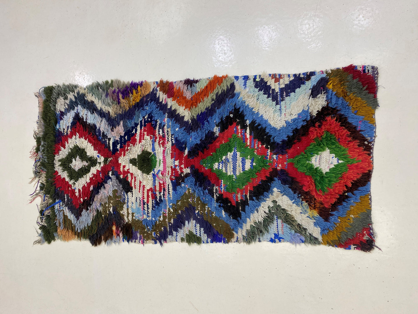 Tapis de couloir marocain vintage unique de petite taille 2x5.