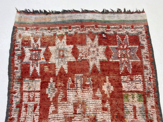 Vintage Berber Moroccan rug 5.5x9 ft.