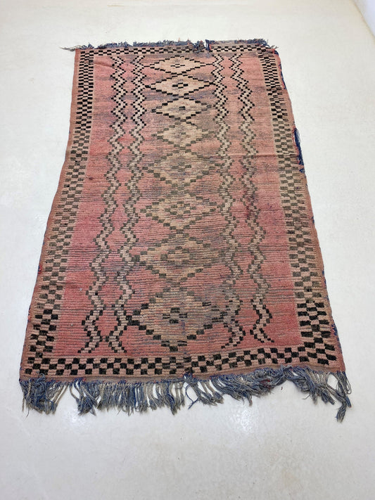 Soft Vintage Moroccan Area Rug, 5x9 Elegant Geometric Patterns, Berber Wool Home Decor Carpet.