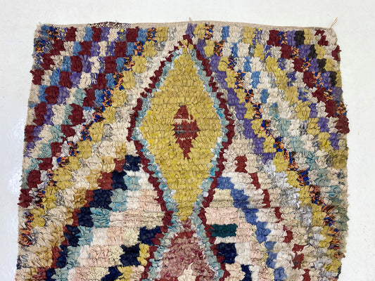 Tapis de couloir marocain à carreaux 3x7, tapis de couloir vintage usé à losanges.