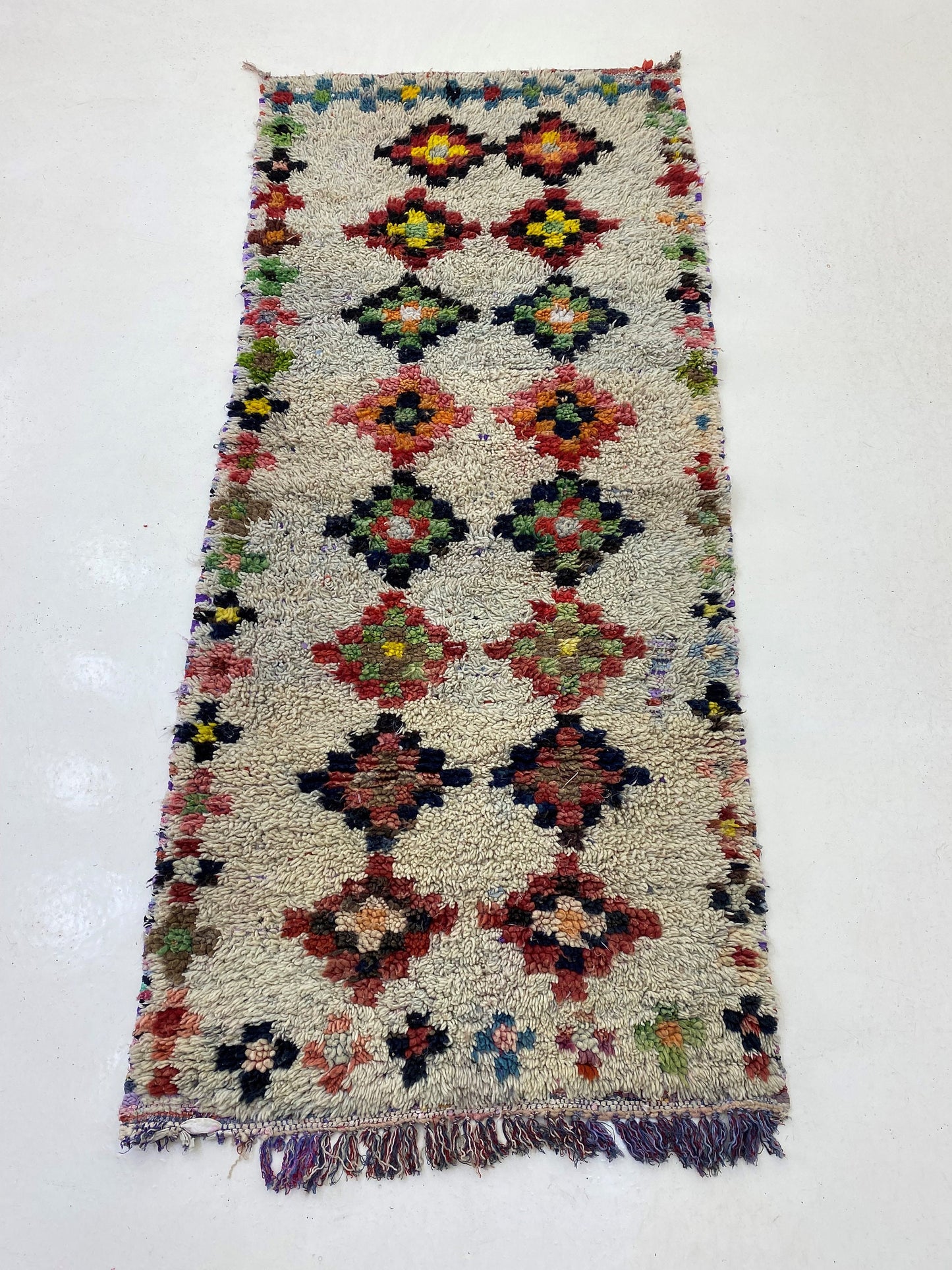 Tapis marocain traditionnel 3x7, tapis diamant vintage unique.