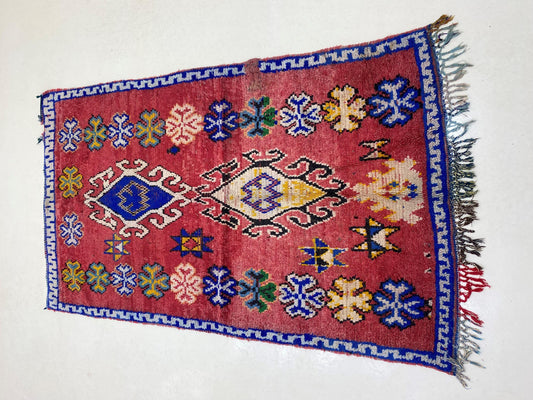 5x7 Vintage Moroccan Rug – Perfect for Bohemian Home Decor.
