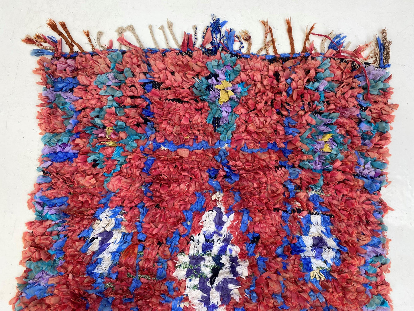 Tapis marocain vintage 3x7 : tapis Boucherouite.