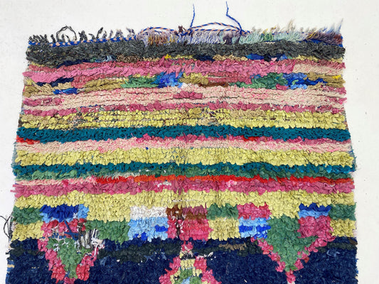 Tapis berbère 3x5 fabriqué à la main, décor marocain vintage intemporel.