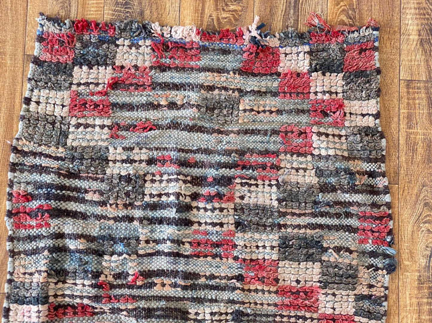 Tapis marocain étroit de 3 x 10 pieds.