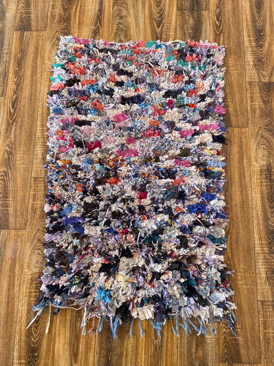Petit tapis marocain boucherouite 3x4 pieds.