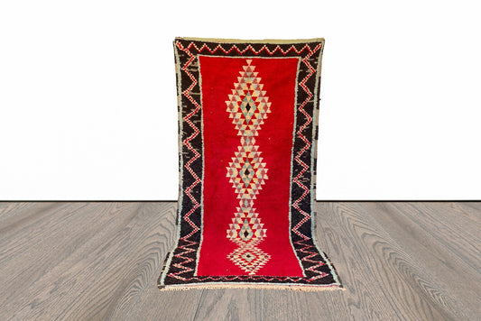 5x10 ft vintage large Moroccan area rug.