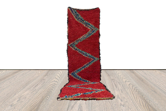 Tapis berbère marocain vintage 3x10 pieds, tapis étroit, tapis rayé rouge Boucherouite coloré.