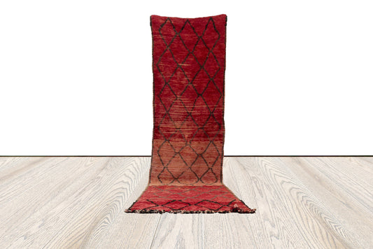 Tapis berbère vintage rouge 3x10 pieds, tapis en laine tissée marocaine.