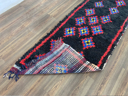 Tapis Boucherouite noir 3 x 9 pieds, tapis vintage marocain.