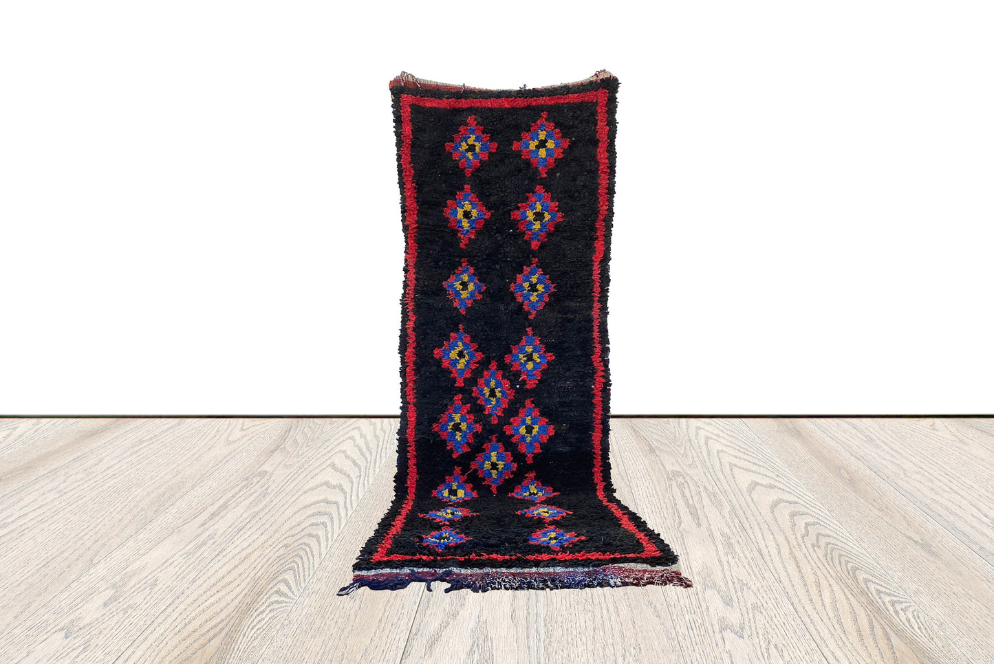 Tapis Boucherouite noir 3 x 9 pieds, tapis vintage marocain.