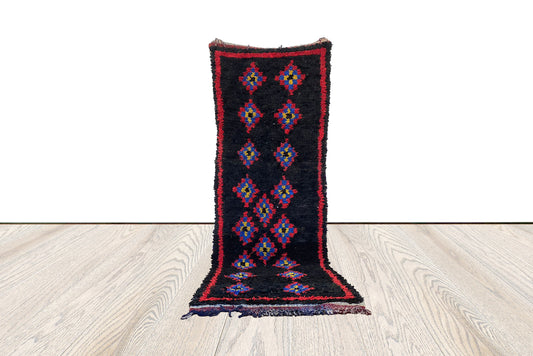 Tapis Boucherouite noir 3 x 9 pieds, tapis vintage marocain.