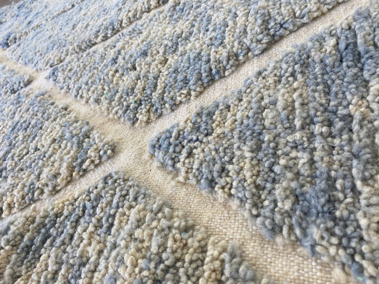 6x4 Blue and White Wool blend Rugs. Handmade Moroccan Diamond area Rug.