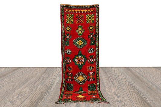 Tapis vintage rouge tissé à la main en coton 2x7, tapis de couloir berbère marocain.