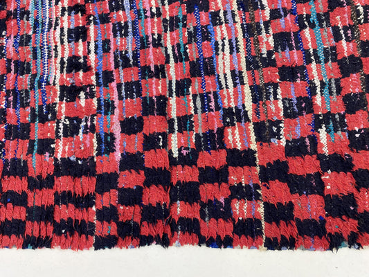 Tapis de couloir marocain à carreaux noirs et rouges 3x9.