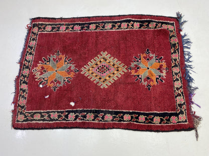 Vintage Moroccan wool area rug 5x7 ft.