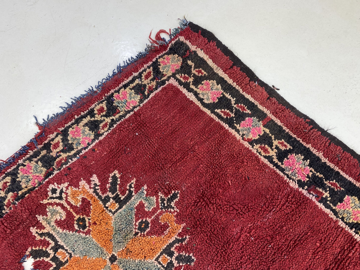 Vintage Moroccan wool area rug 5x7 ft.