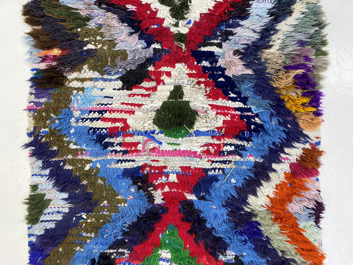 Tapis de couloir marocain vintage unique de petite taille 2x5.
