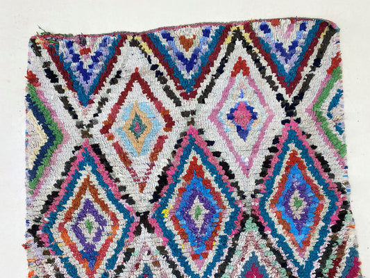 Tapis de couloir marocain vintage 3x7, motif diamant coloré.