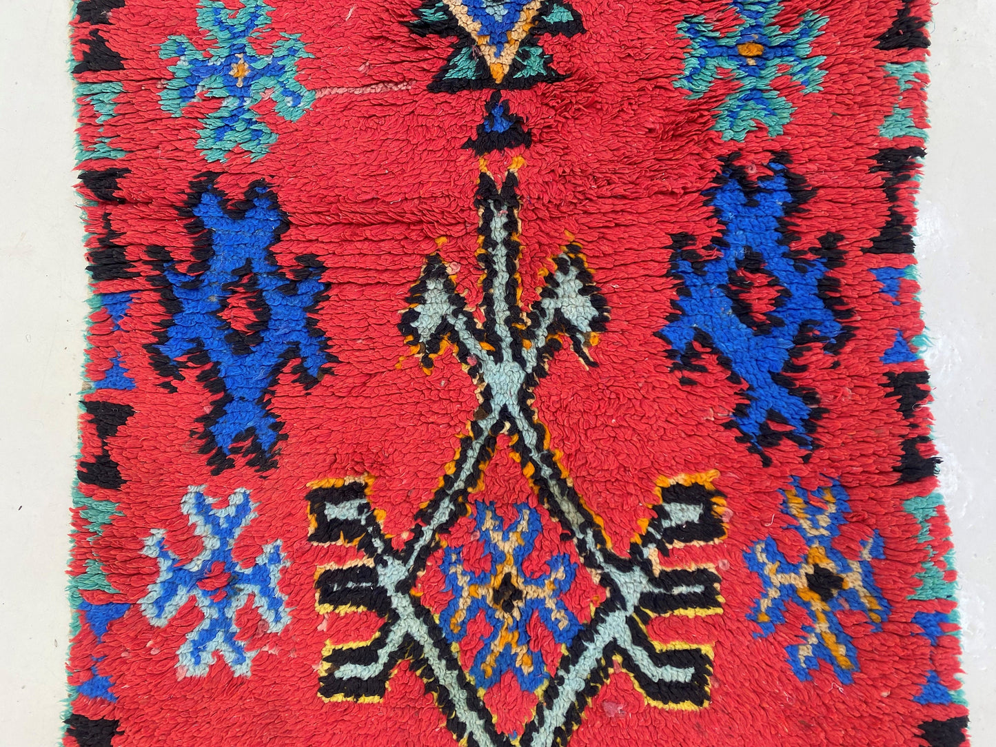 Petit tapis marocain 2x5, tapis berbère vintage en laine.